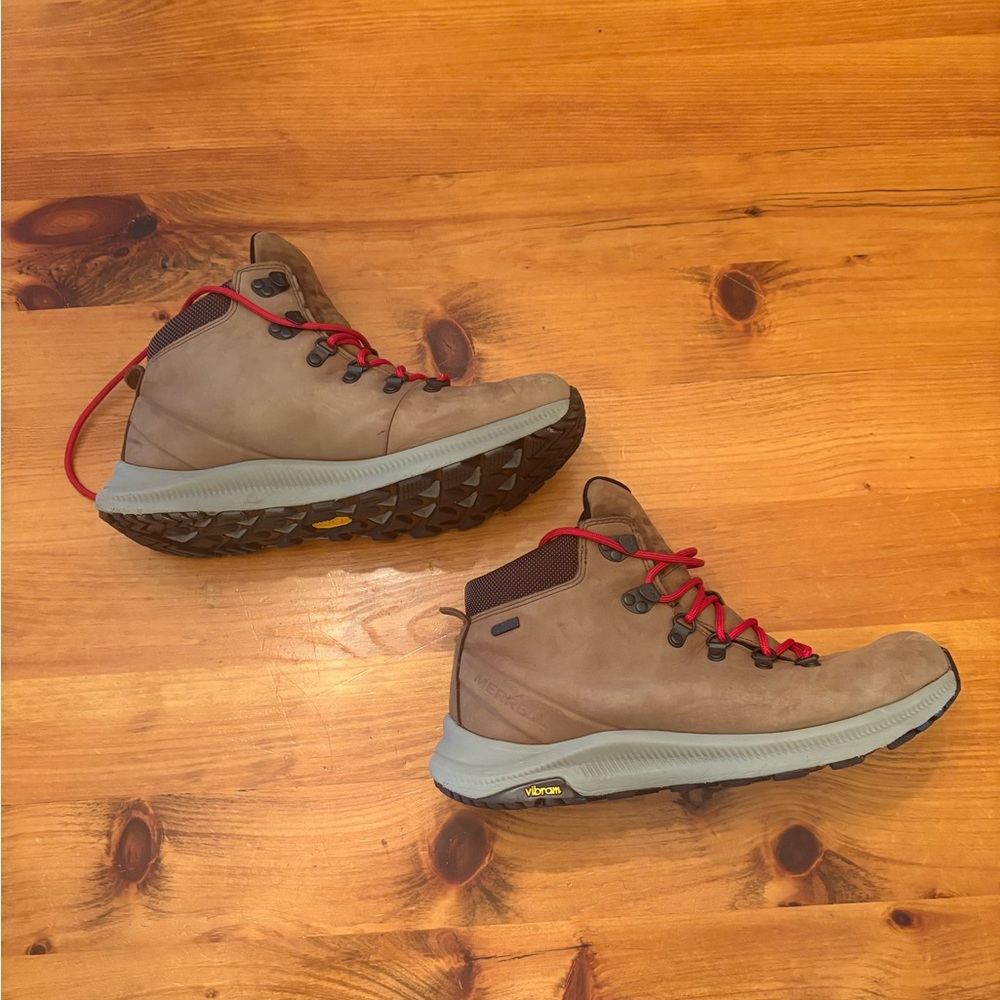 Merrell Brown Boots with Red Laces and Vibram Soles - Picture 2 of 6